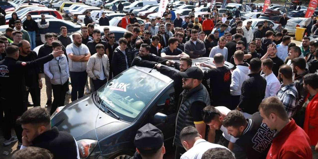 Burhaniyeli Gençler Aren Bebek İçin Festival Düzenledi