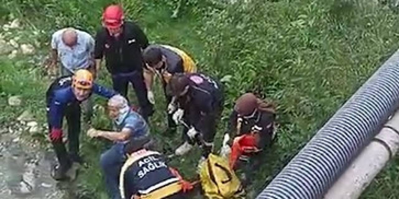 Yaslandığı Korkuluk Kırılınca Köprüden Düşen Yaşlı Adam Yaralandı
