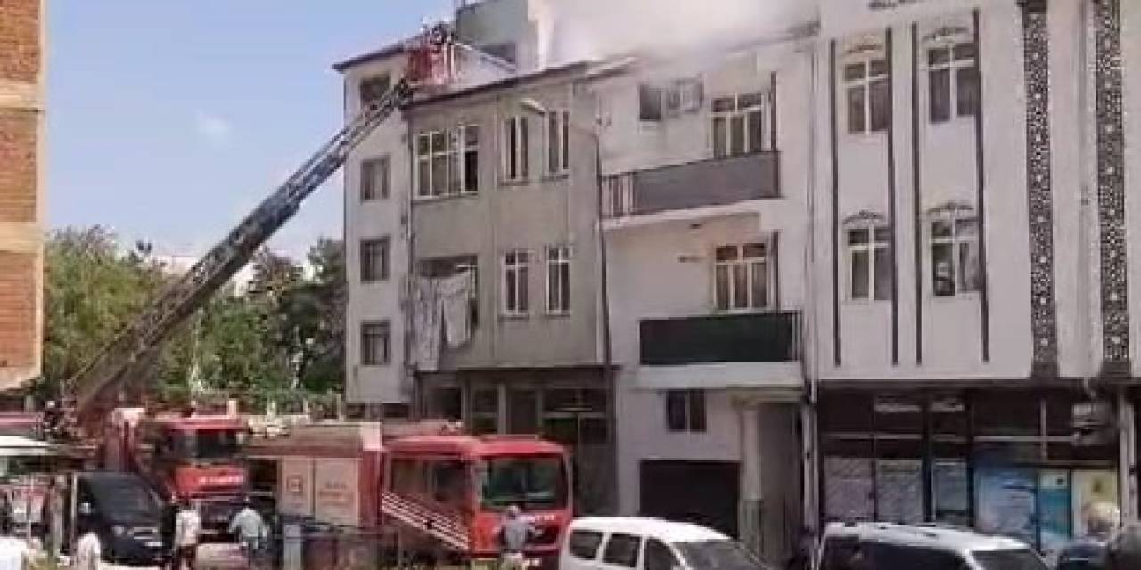 Elazığ’da Çatı Yangını