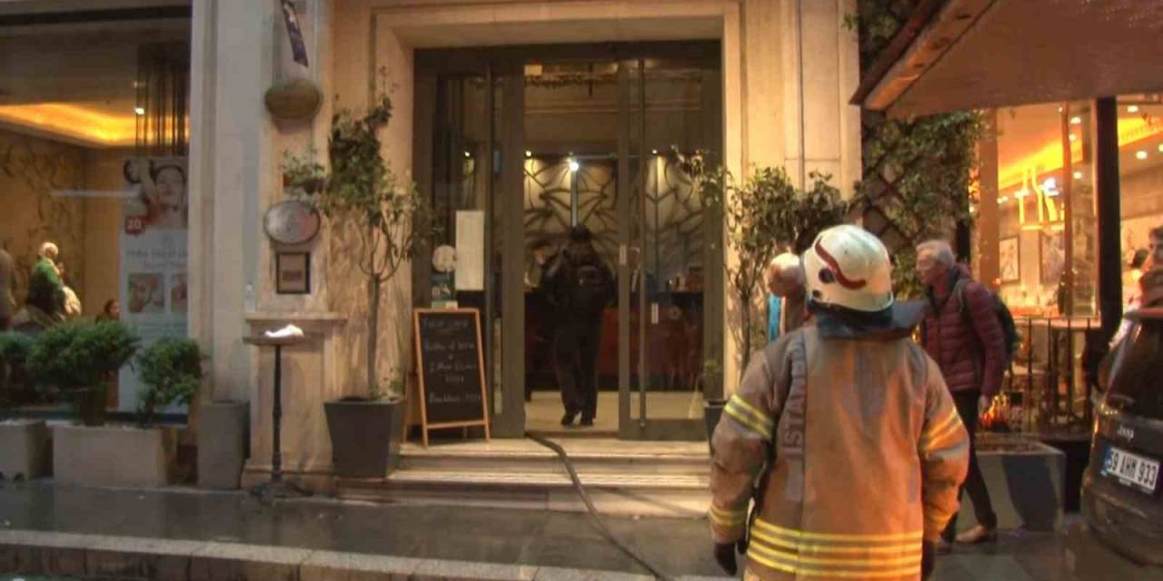 Beyoğlu’nda Otelde Korkutan Yangın