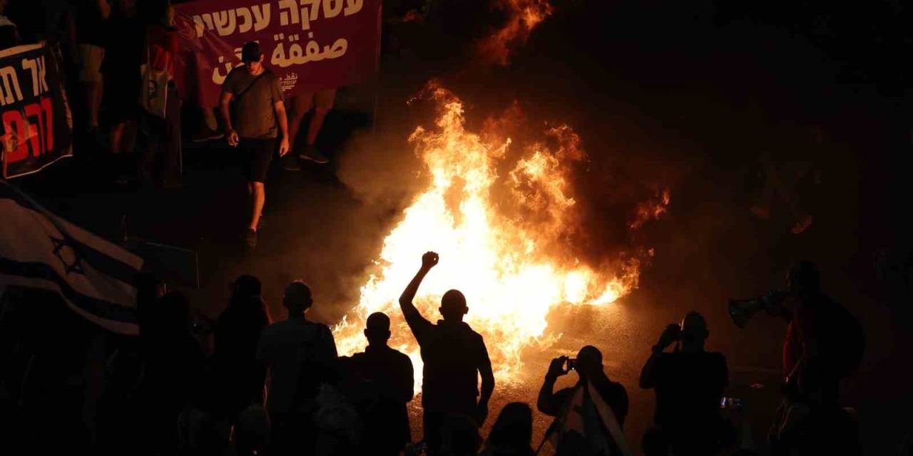 Tel Aviv’de Gazze’deki Esirlerin Aileleri Ve Destekçileri Sokağa İndi