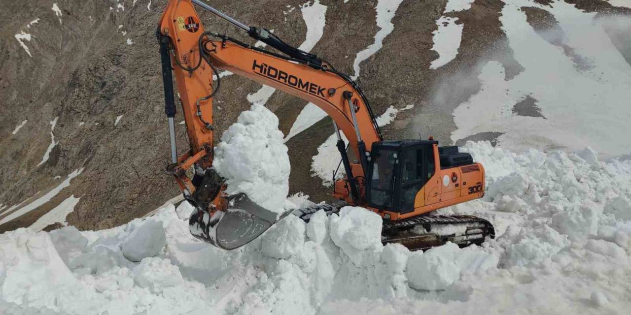 Van-bahçesaray Karayolu 130 Gündür Kapalı