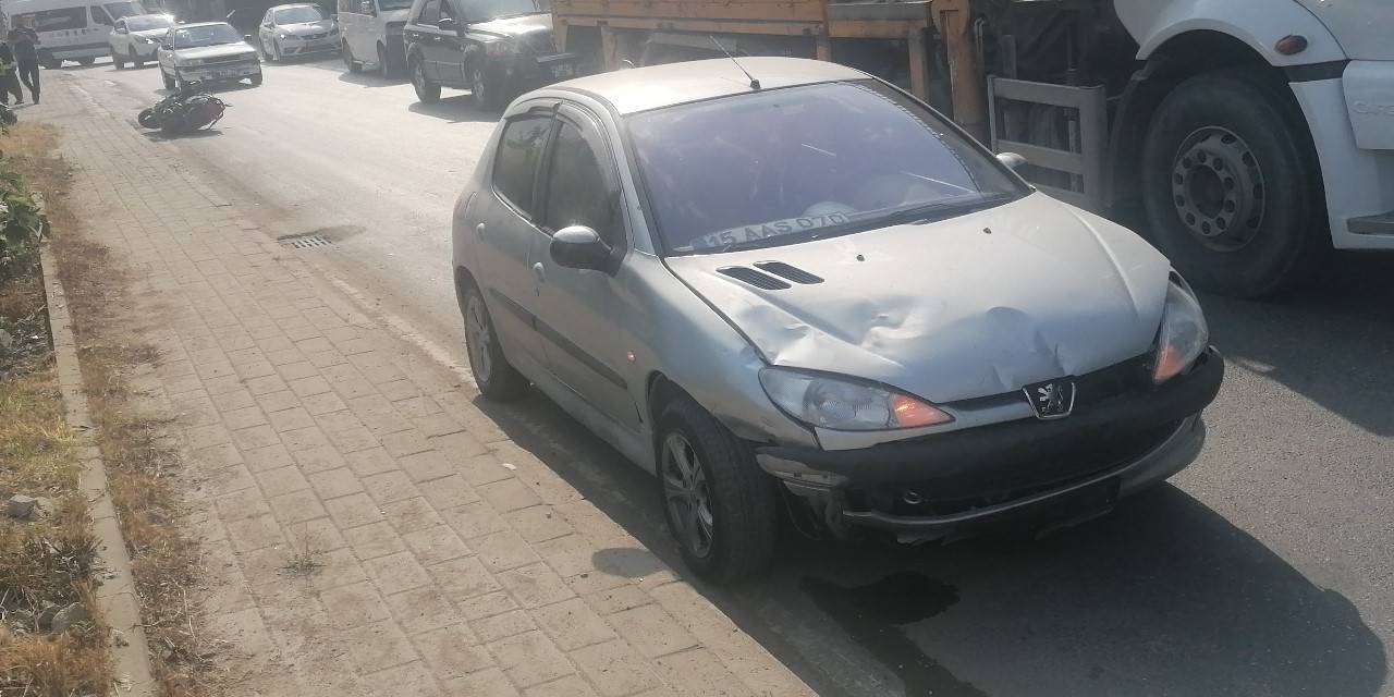 Otomobille Çarpışan Motosiklet Sürücüsü Yaralandı