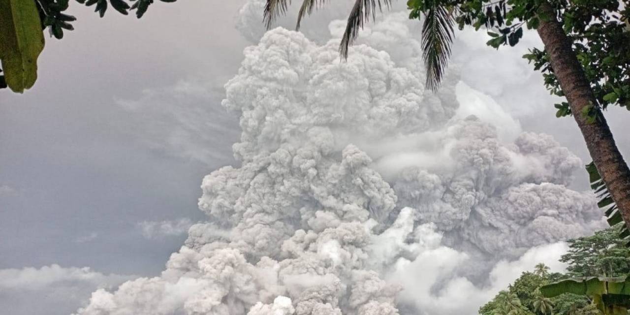 Endonezya’daki Ruang Yanardağı Yeniden Patladı