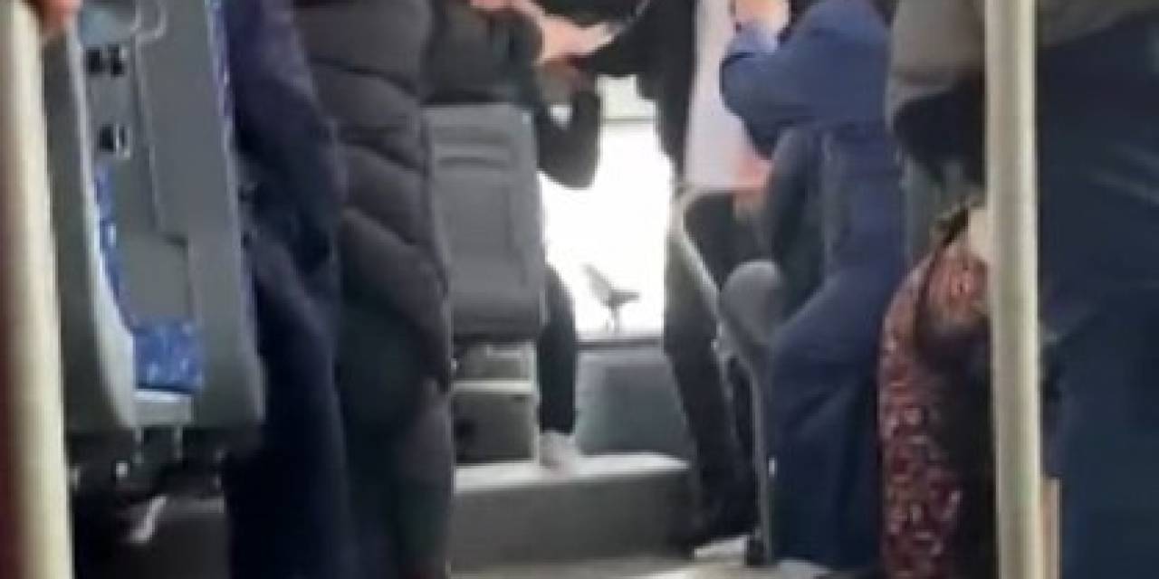Otobüs Şoförü Herkesle Kavga Edince Yolcular Ayaklandı