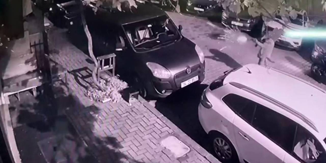 Güngören’de Dehşet Anları Kamerada: 5 Dakika Arayla Aynı Mahalledeki 2 İş Yeri Tarandı