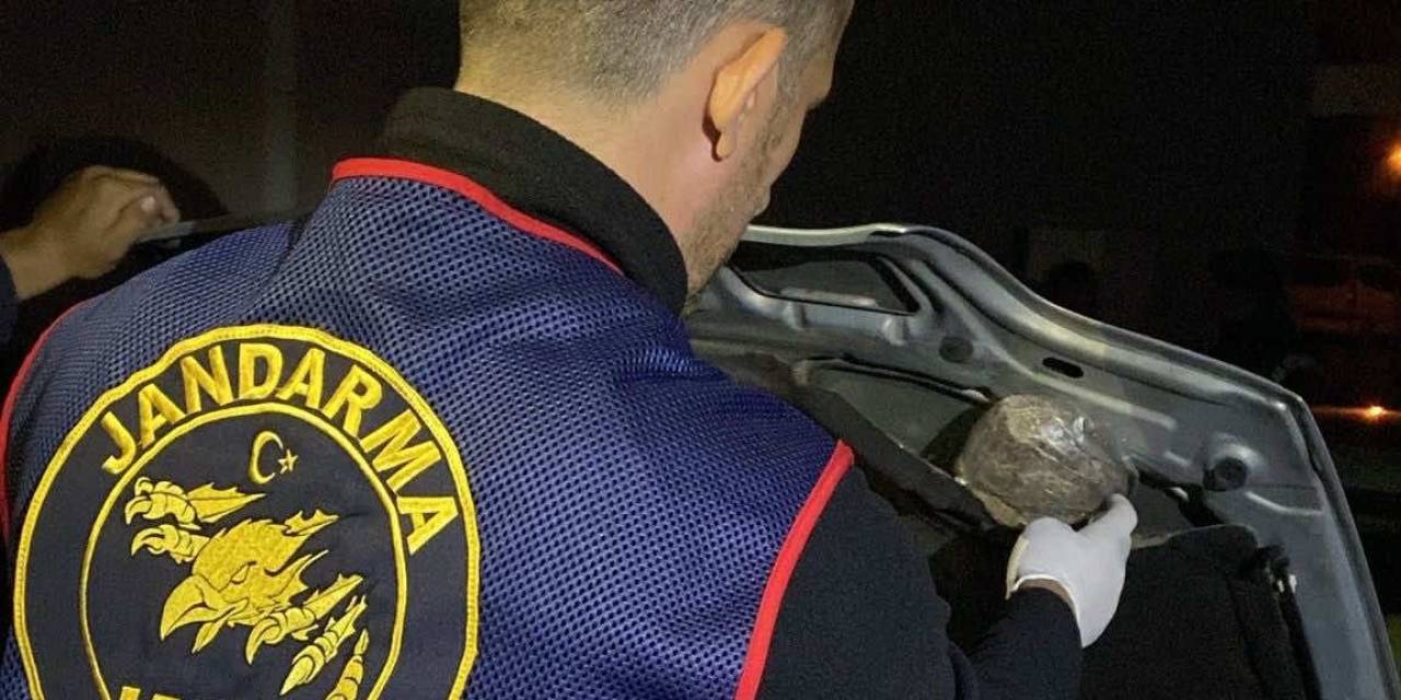 Otomobilin Kaportasından Uyuşturucu Çıktı