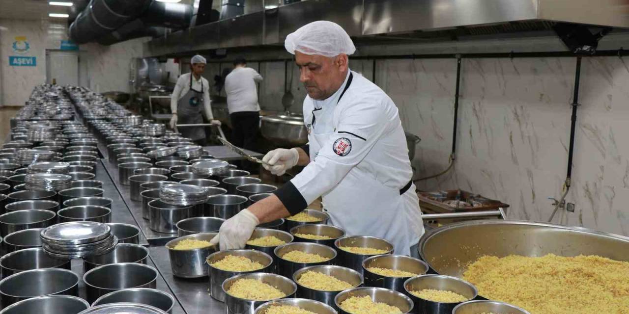 Haliliye Belediyesi Sıcak Yemekleri 4 Bin 197 Vatandaşa Ulaştırıyor