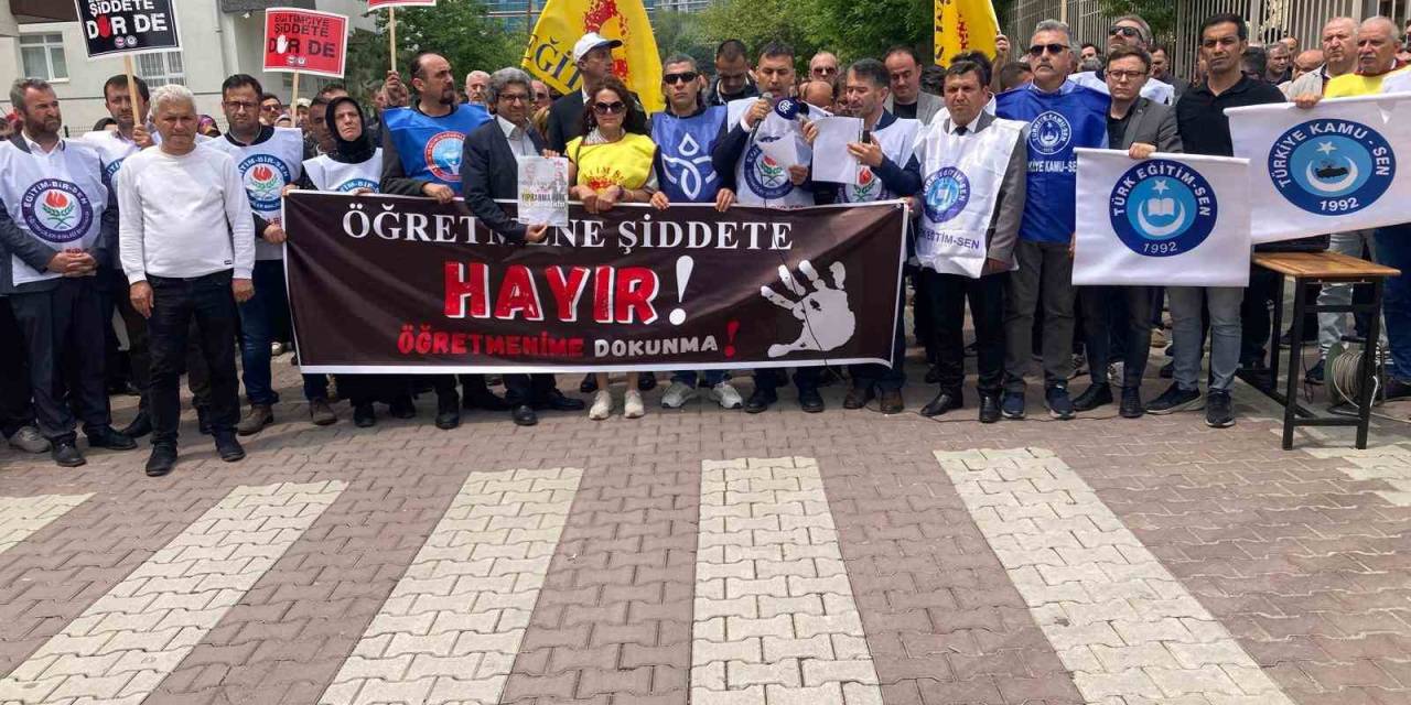 Eğitim-bir-sen’den Ankara’da Öğrencisi Tarafından Bıçaklanan Öğretmen İçin Basın Açıklaması