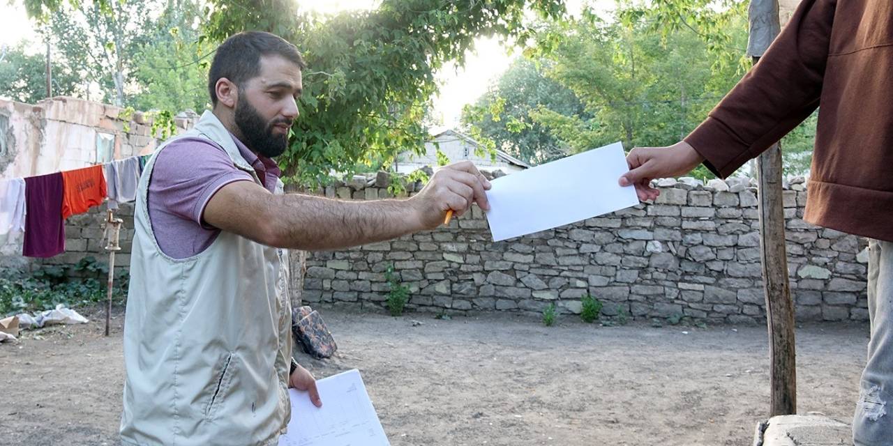 Ağrı Umut Kervanı Derneği, İhtiyaç Sahibine Aileleri Yalnız Bırakmıyor