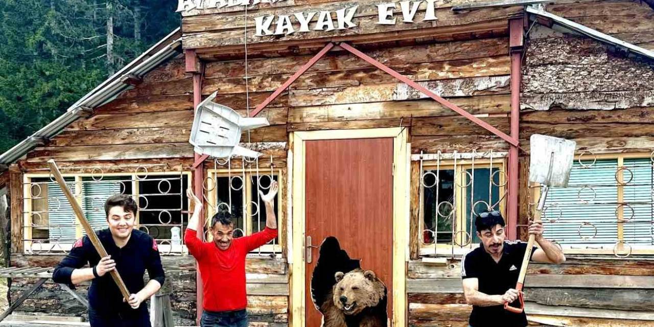 Ayı Saldırısını Fotoğraf Karesi İle Canlandırdılar