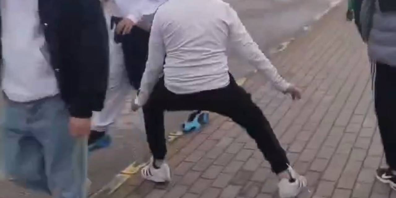 Yolda Yürüyenleri Korkuttuktan Sonra Saldıran Şahıslar Yakalandı