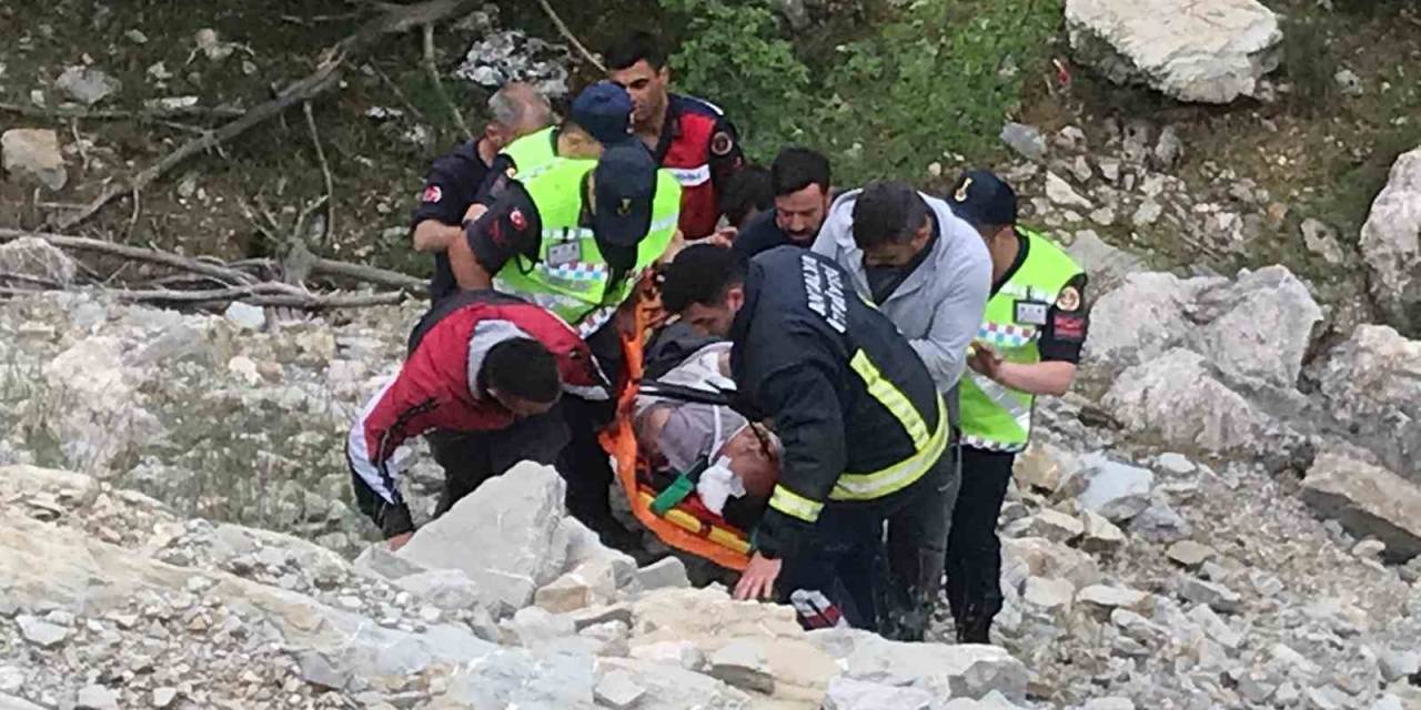 100 Metrelik Uçuruma Yuvarlanan Sürücü İçin Ekipler Seferber Oldu