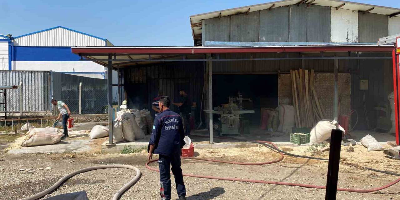 Alaşehir’deki Ahşap Fabrikasında Çıkan Yangın Korkuttu