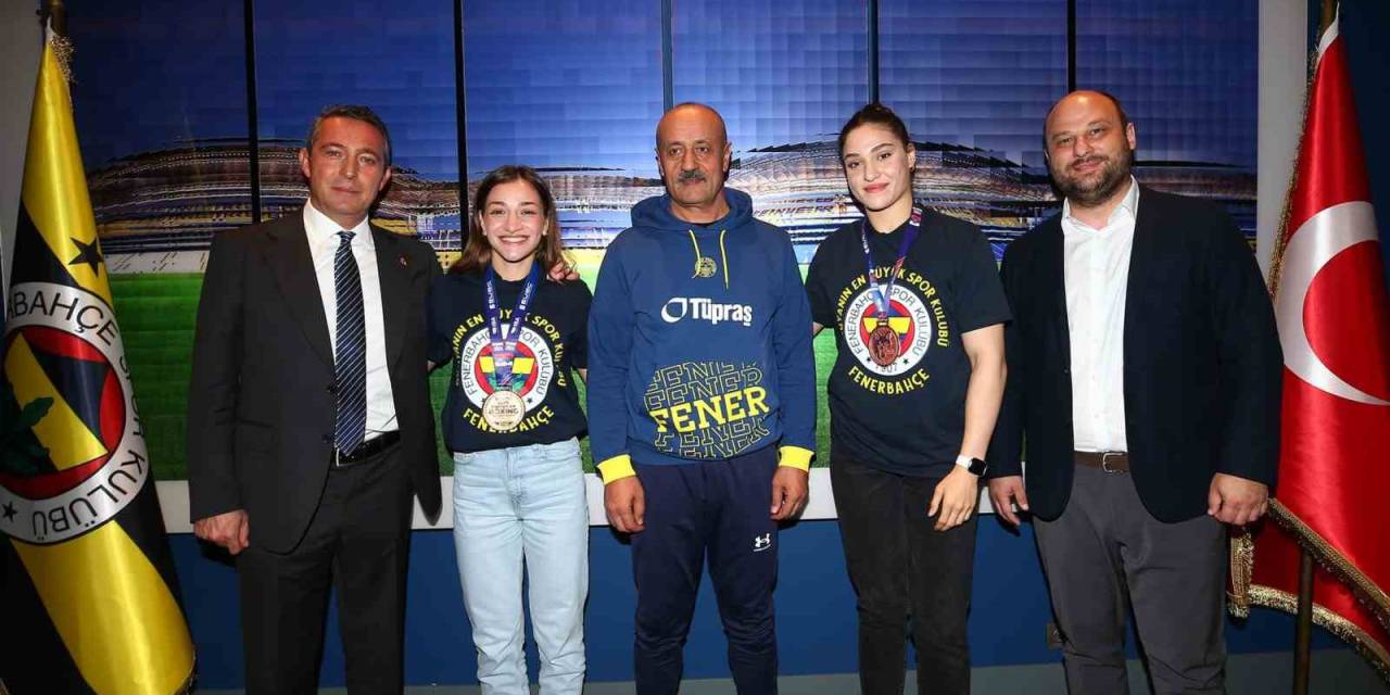 Fenerbahçe Başkanı Ali Koç, Şampiyon Boksörlerle Bir Araya Geldi