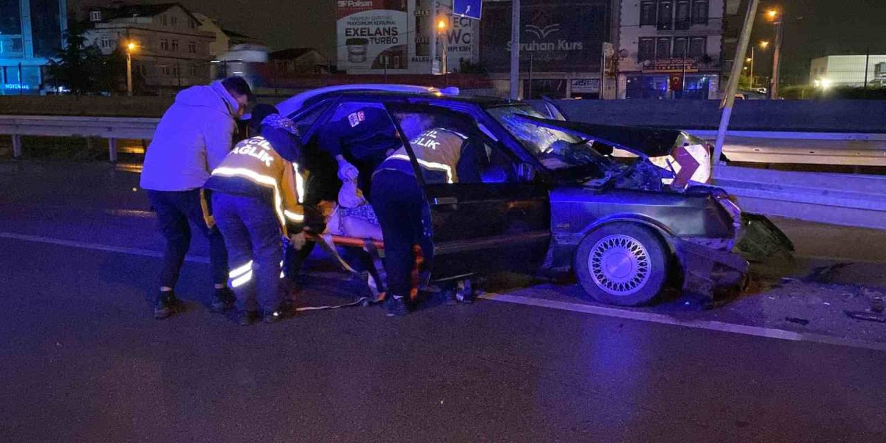Otomobil Bariyere Çaptı: 1’i Ağır 2 Yaralı