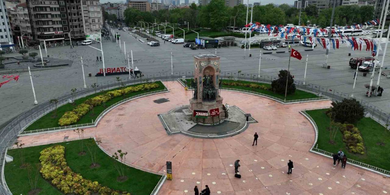 1 Mayıs Kısıtlamalarından Sonra Boş Kalan Taksim Meydanı Havadan Görüntülendi