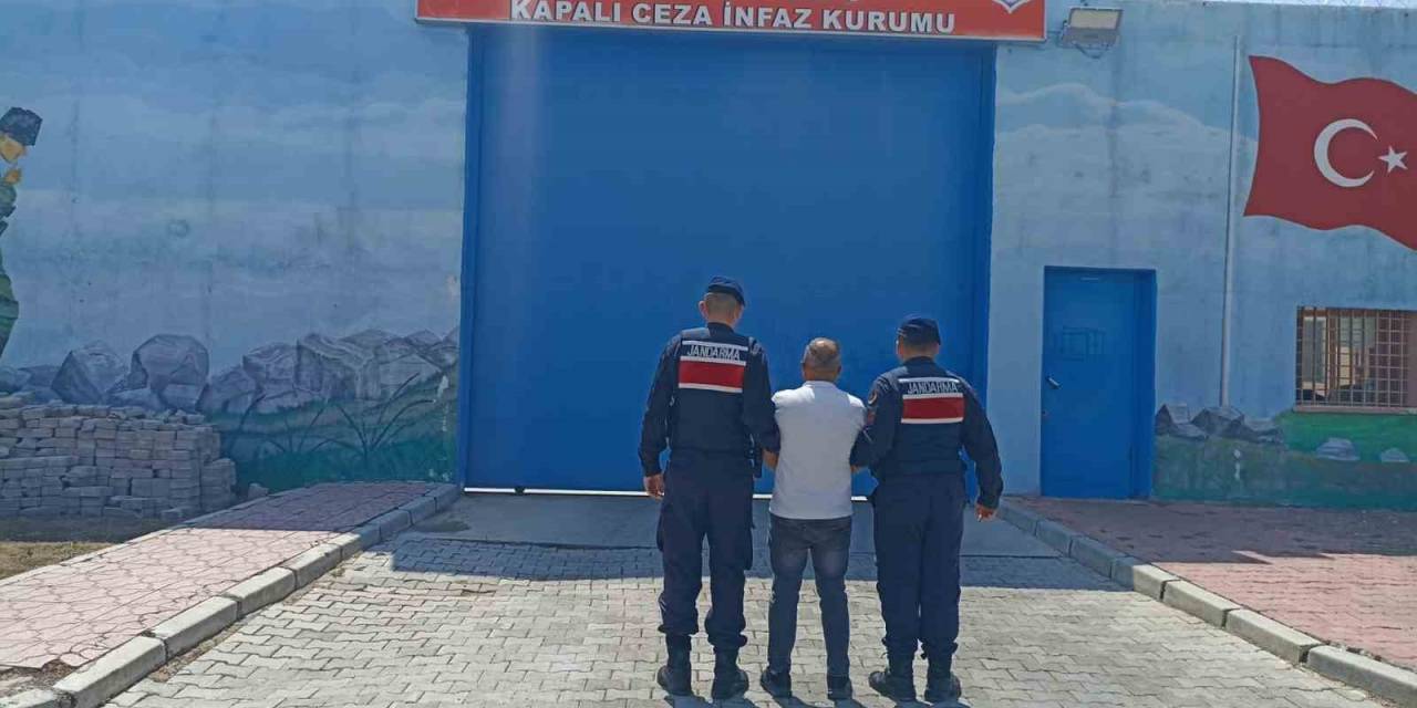 Dolandırıcılık Suçundan Aranan Şahsı Jandarma Yakaladı