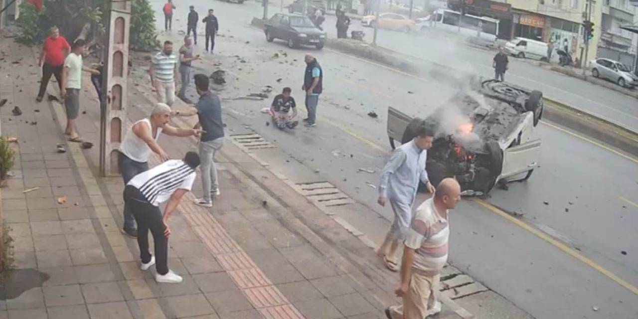 Mersin’de Ortalığı Savaş Alanına Çeviren Kaza Kamerada