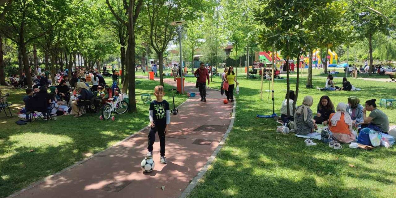 Tatili Fırsat Bilen Manisalılar Kentpark’a Akın Etti