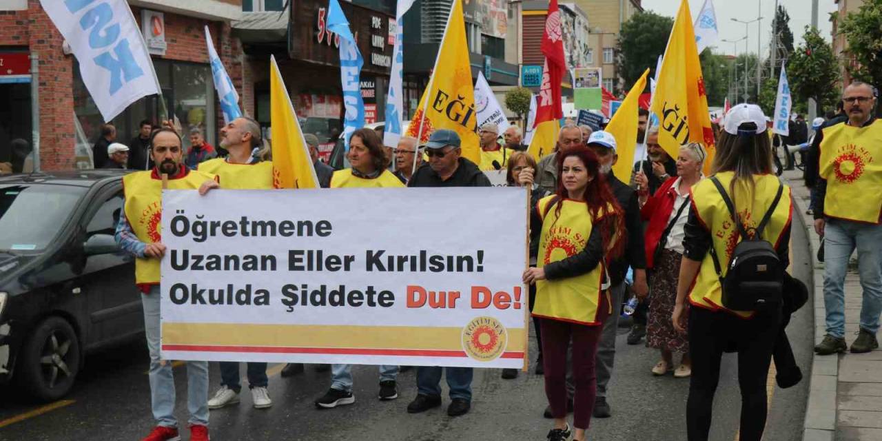 1 Mayıs Sakarya’da Yürüyüş, Konser Ve Tiyatro Gösterisi İle Kutlandı