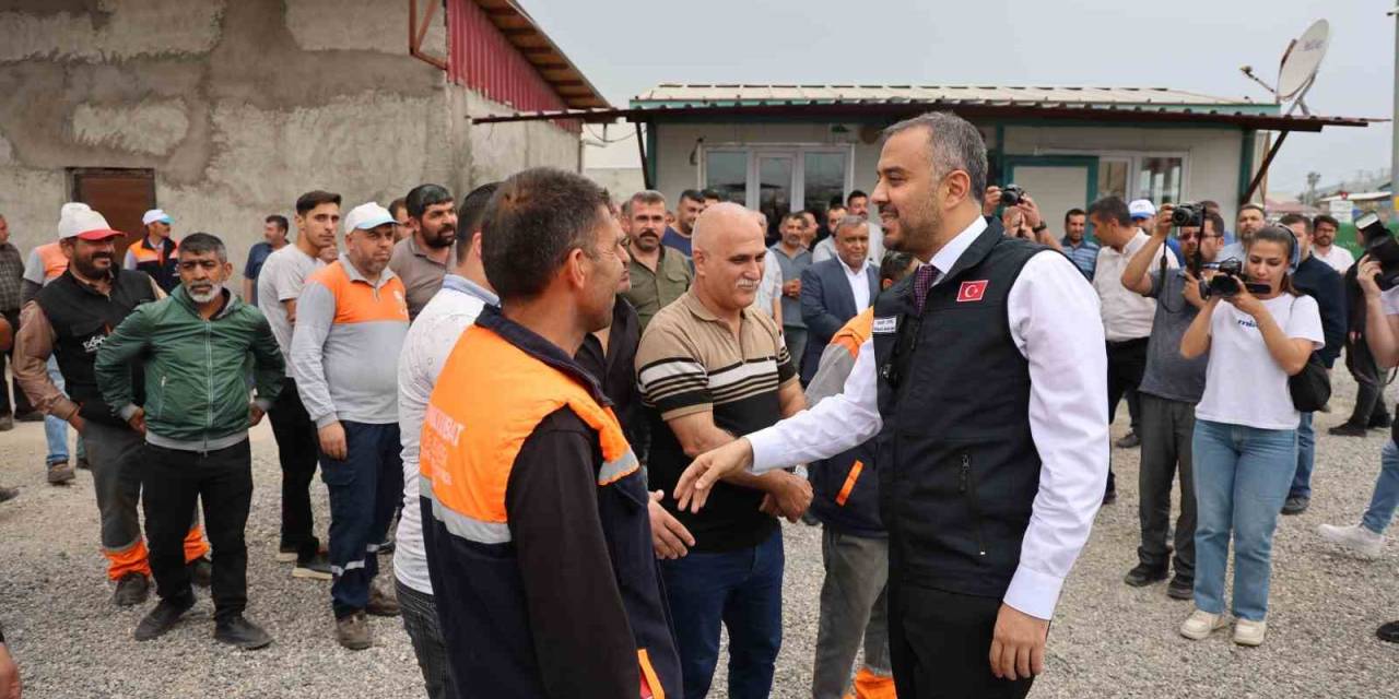 Başkan Toptaş, Belediye Çalışanlarını Ziyaret Etti