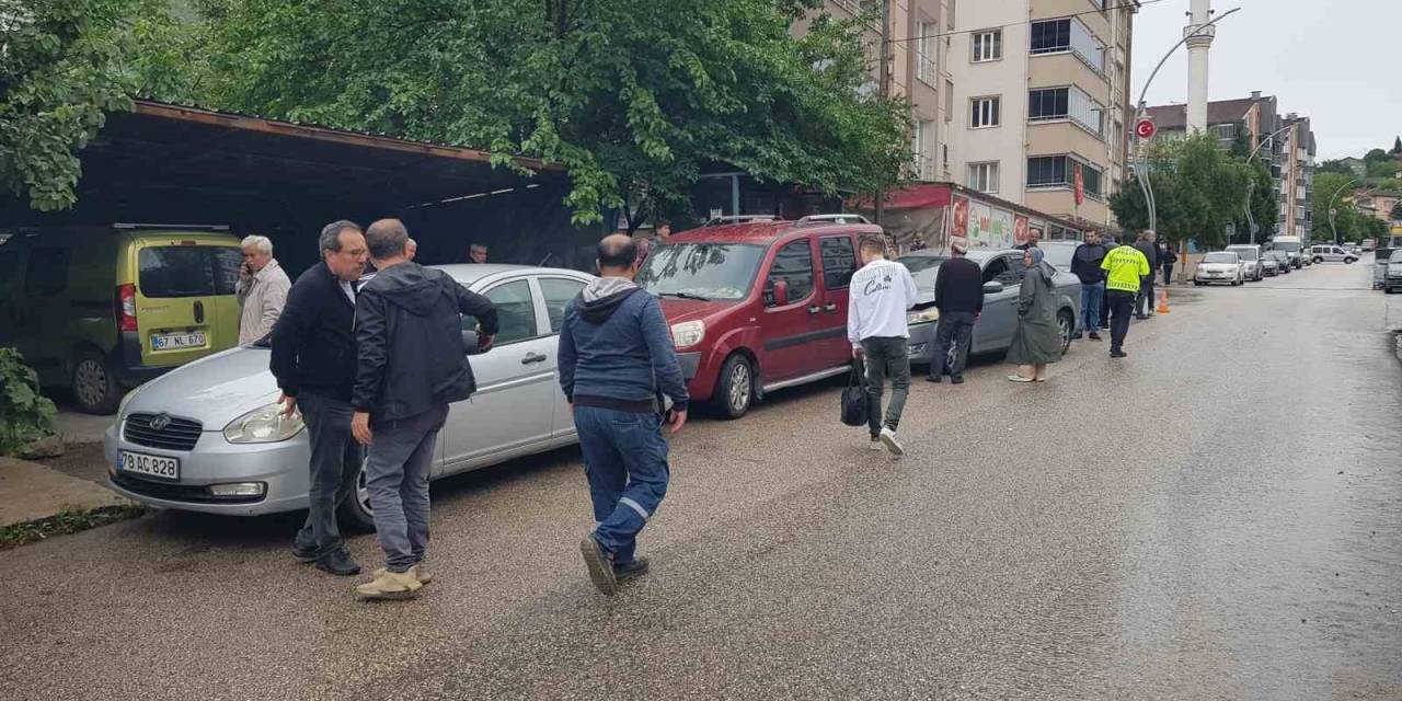 Drift Atarken Başka Bir Araca Çarpıyordu