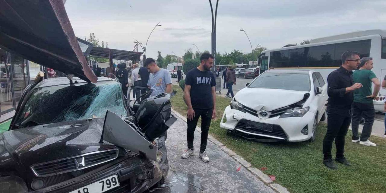 Kontrolden Çıkan Kamyon Ortalığı Savaş Alanına Çevirdi