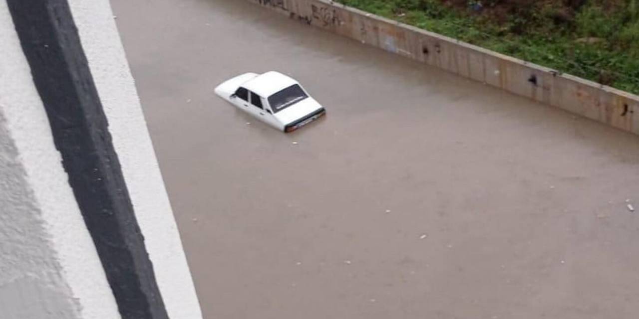 Ankara’da Sağanak Yağış Etkili Oldu, Sokaklar Göle Döndü