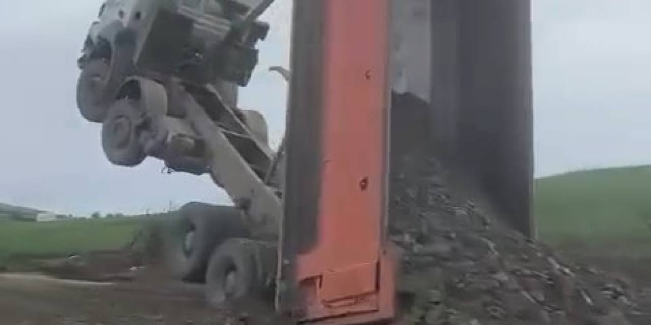 Görenler Şaşırdı: Kamyon Şaha Kalktı