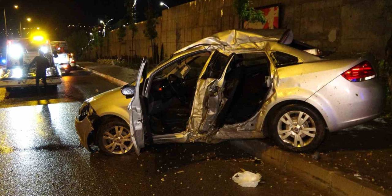 Yozgat’ta Kontrolden Çıkan Otomobil Ağaca Çarparak Durabildi: 1 Yaralı