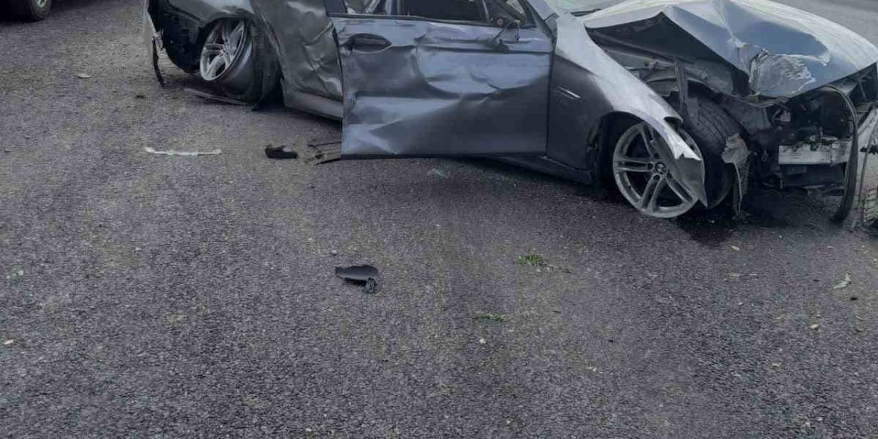 Bilecik’te Kontrolden Çıkan Araç Kaza Yaptı, 4 Kişi Yaralandı