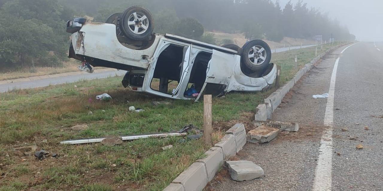 Yoldan Çıkan Kamyonet Ters Döndü: 2 Yaralı