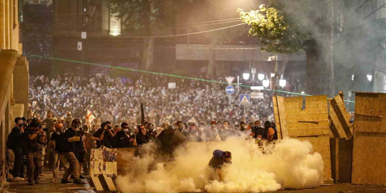 Gürcistan’da “Yabancı Etkinin Şeffaflığı” Protestolarında Polisten Müdahale: 8 Yaralı