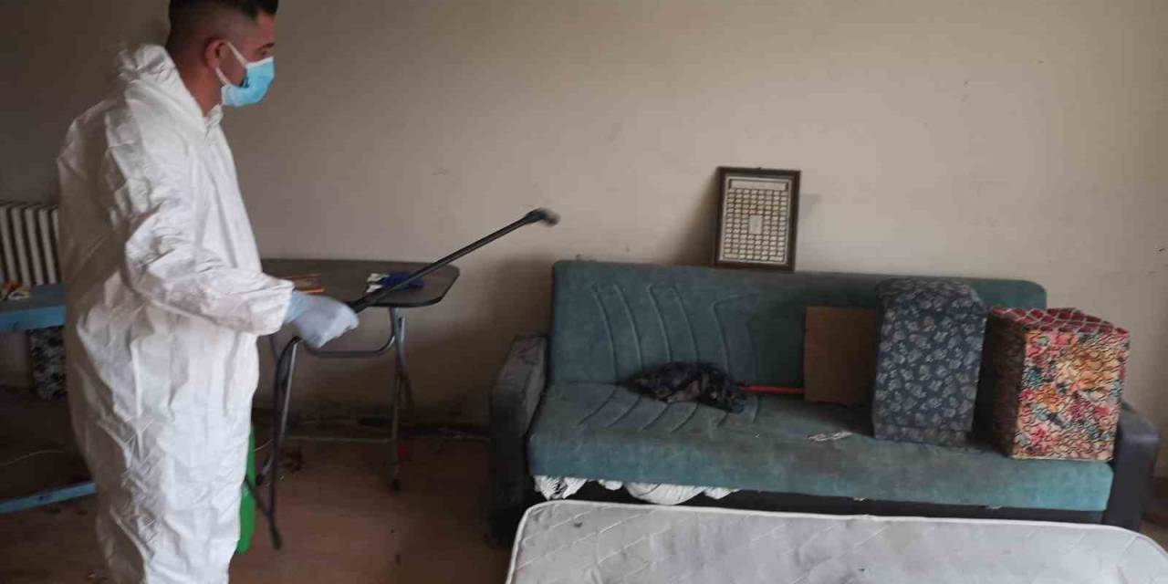 Temizlenen Evden 4 Kamyon Çöp Çıktı