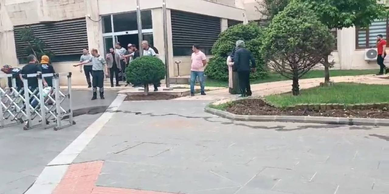 Batman Belediyesi Önünde Kendini Yakmak İstedi