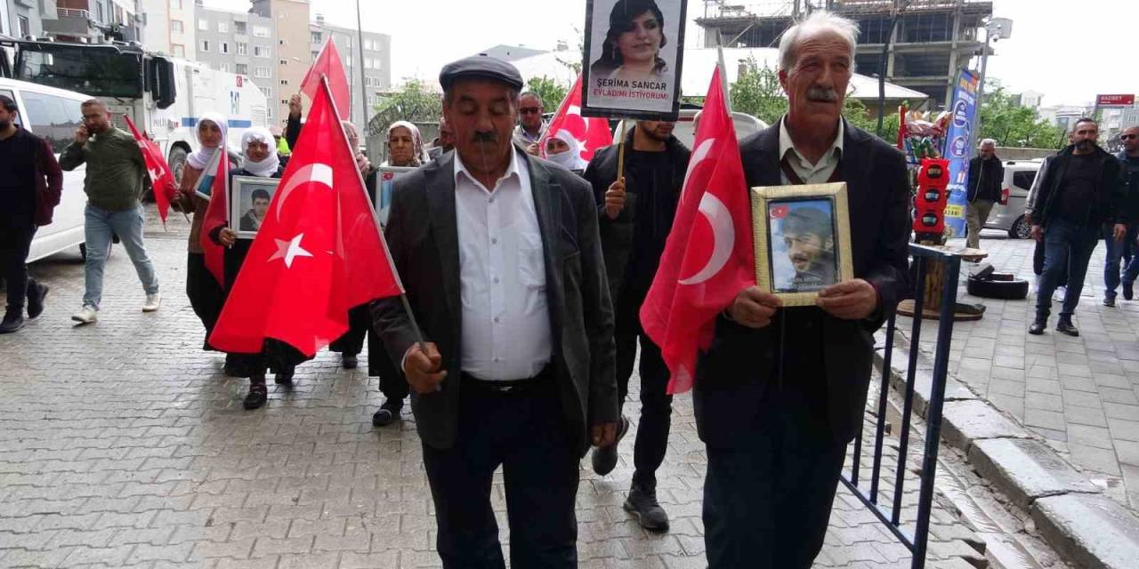 Vanlı Ailelerin Yağmura Rağmen Evlat Nöbeti Sürüyor