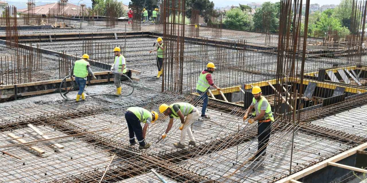 Esenyurt Belediye Başkanı Özer, Yarım Kalan Projeleri Tamamlıyor