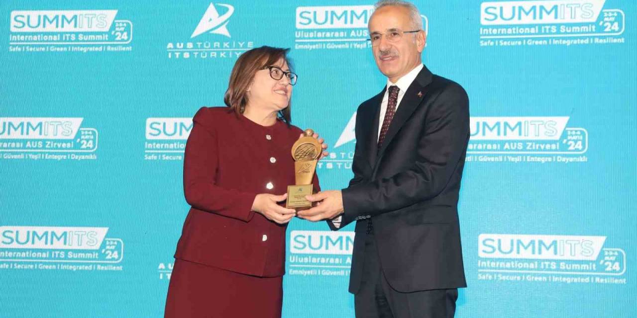 Şahin, Uluslararası Akıllı Ulaşım Sistemleri Zirvesi’nde Yeni Dönemi Ve Yatırımları Anlattı