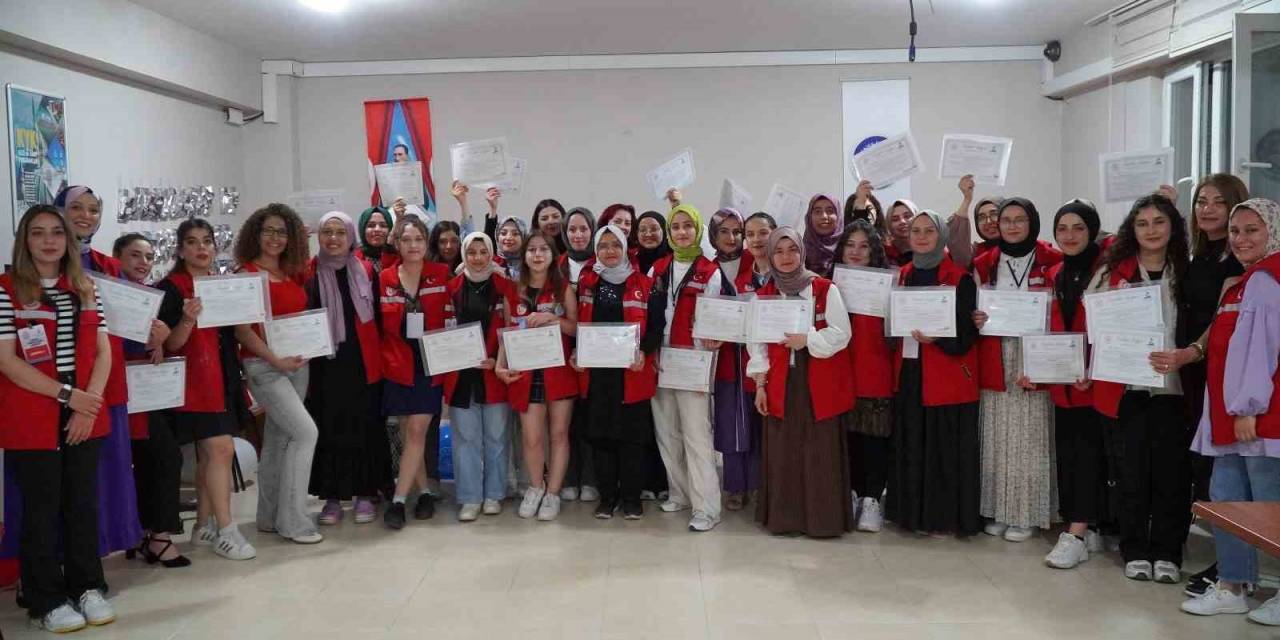 Gönüllü Gençler Manisa’da Gönüllerde Taht Kurdu