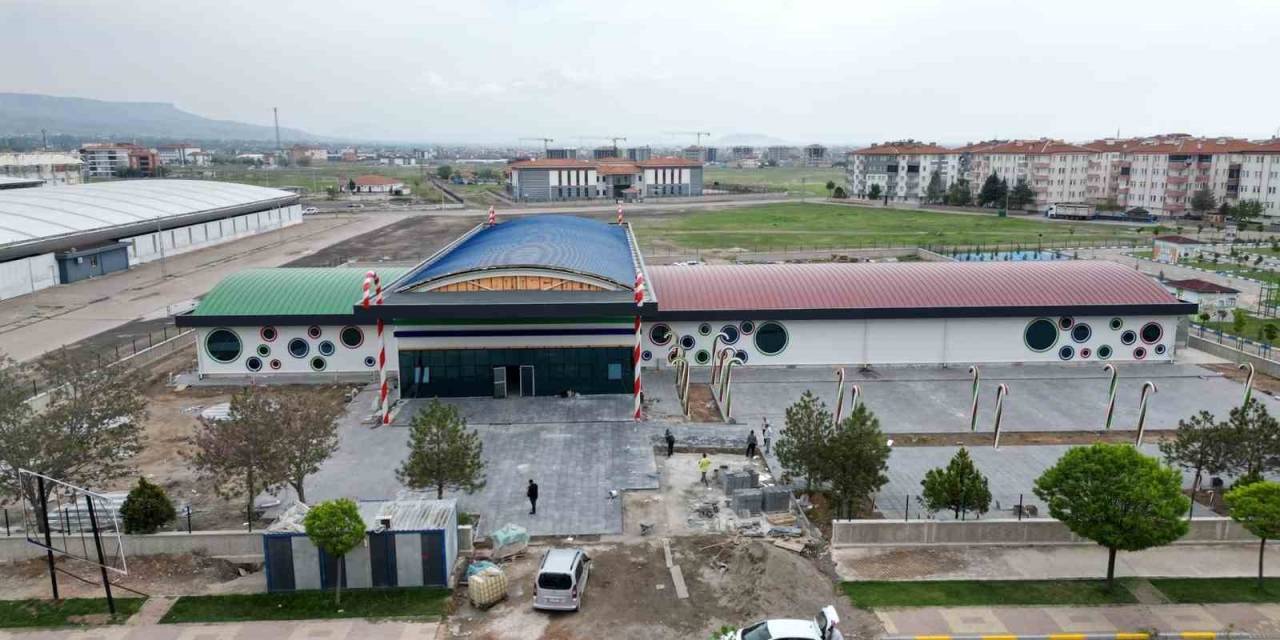 Aksaray’da Çocukların Merakla Beklediği Eğlence Merkezi Şekilleniyor