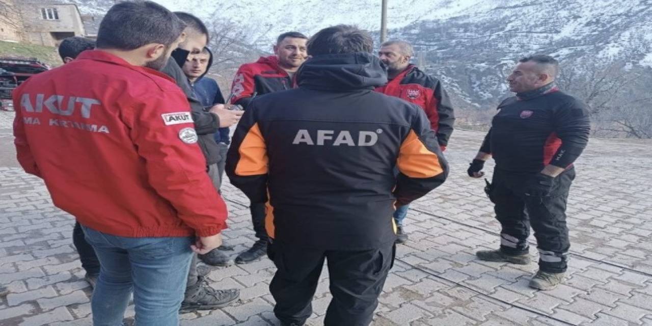 Dere Kenarında Ceketi Ve Takma Dişleri Bulunan Yaşlı Adamdan Hala Haber Yok