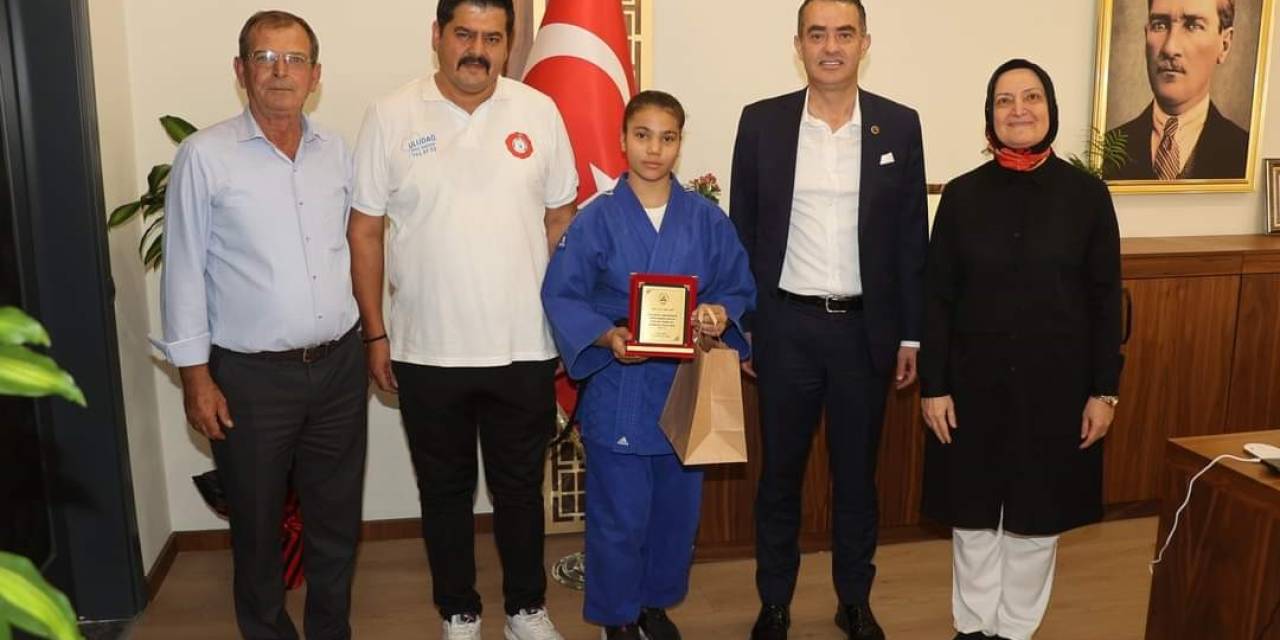Başkan Arıcı’dan Judo Türkiye 7’incisine Plaket