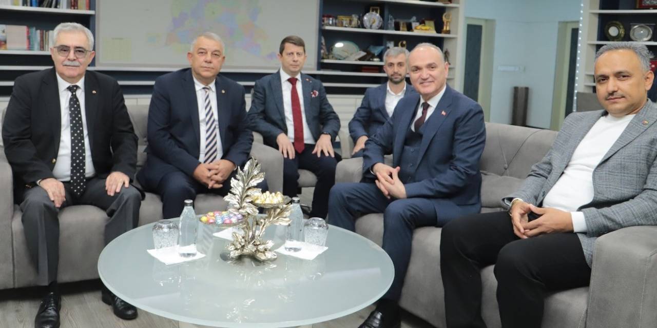 Özlü “Birlikte Büyük Projelere İmza Atacağız”