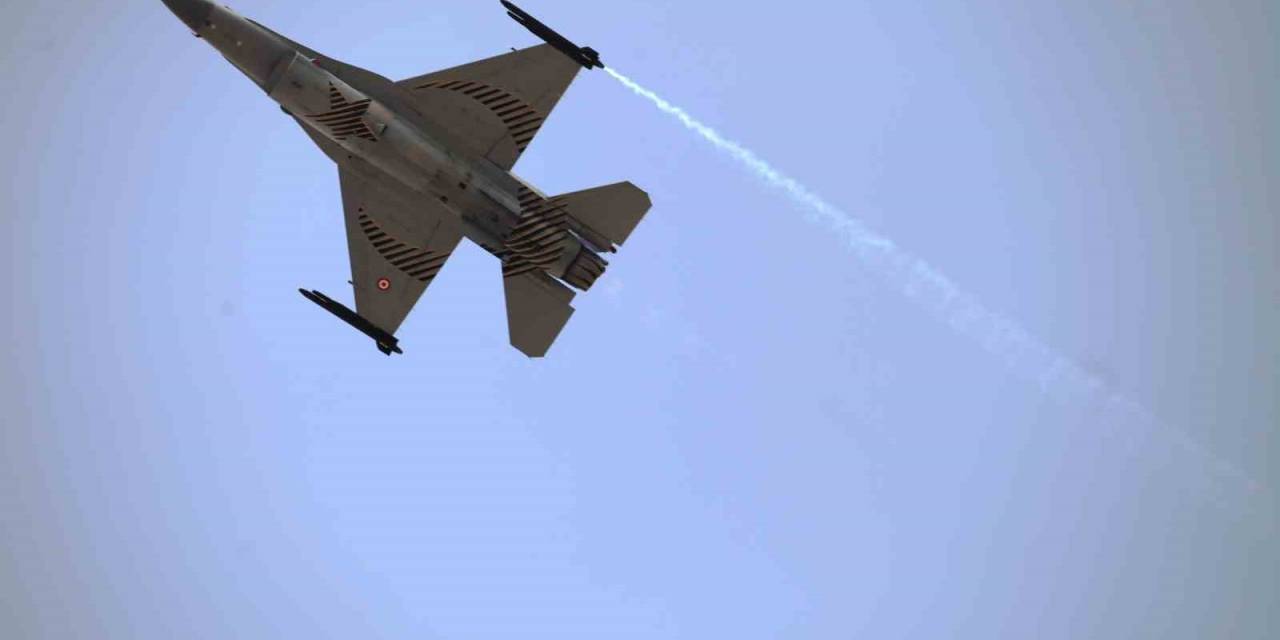 Konya’da Solo Türk Ve Türk Yıldızları’nın Prova Uçuşu Nefesleri Kesti