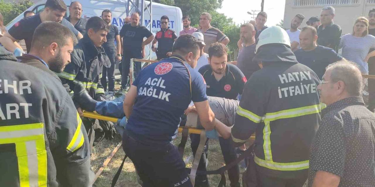 Hatay’da Panelvan İle Otomobil Çarpıştı: 4 Kişi Yaralandı