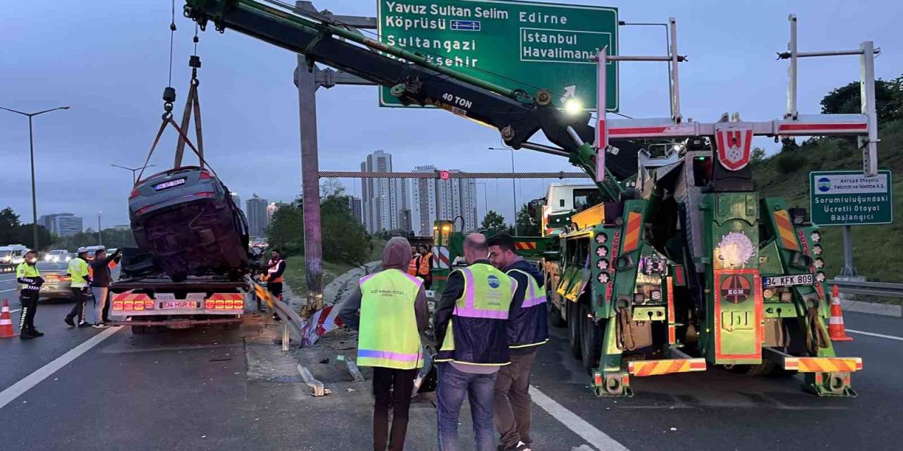 Eyüpsultan’da Bariyere Saplanan Aracın Sürücüsü Hayatını Kaybetti