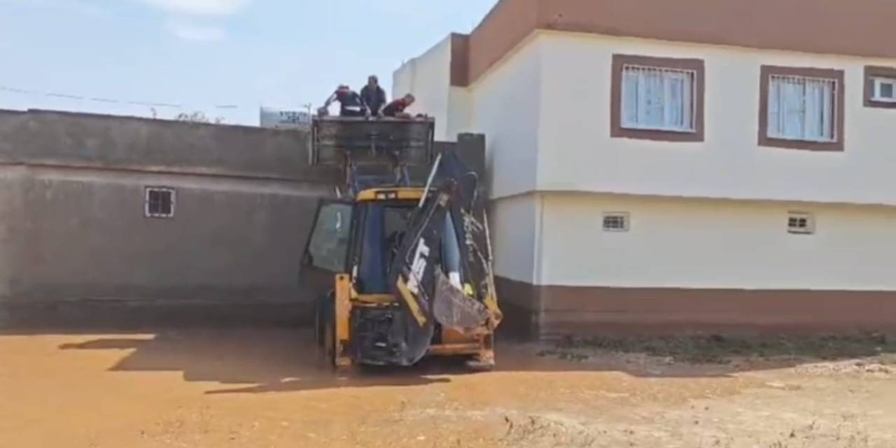 Yağmur Nedeniyle Çıktıkları Damda Mahsur Kalan Yaşlı Çift Kurtarıldı