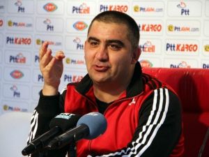 Özat: “Kazanamıyorsan, Kaybetmemeyi Bileceksin”