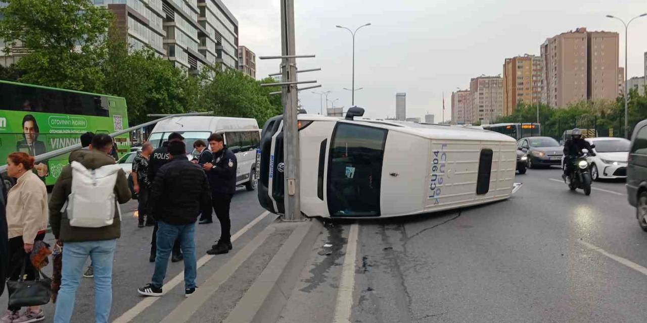 Beylikdüzü E-5’te İşçi Servisi Devrildi: 13 Yaralı